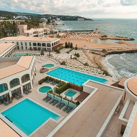 Apartment Seaside Luxury Complex And Saints Constantine and Helena